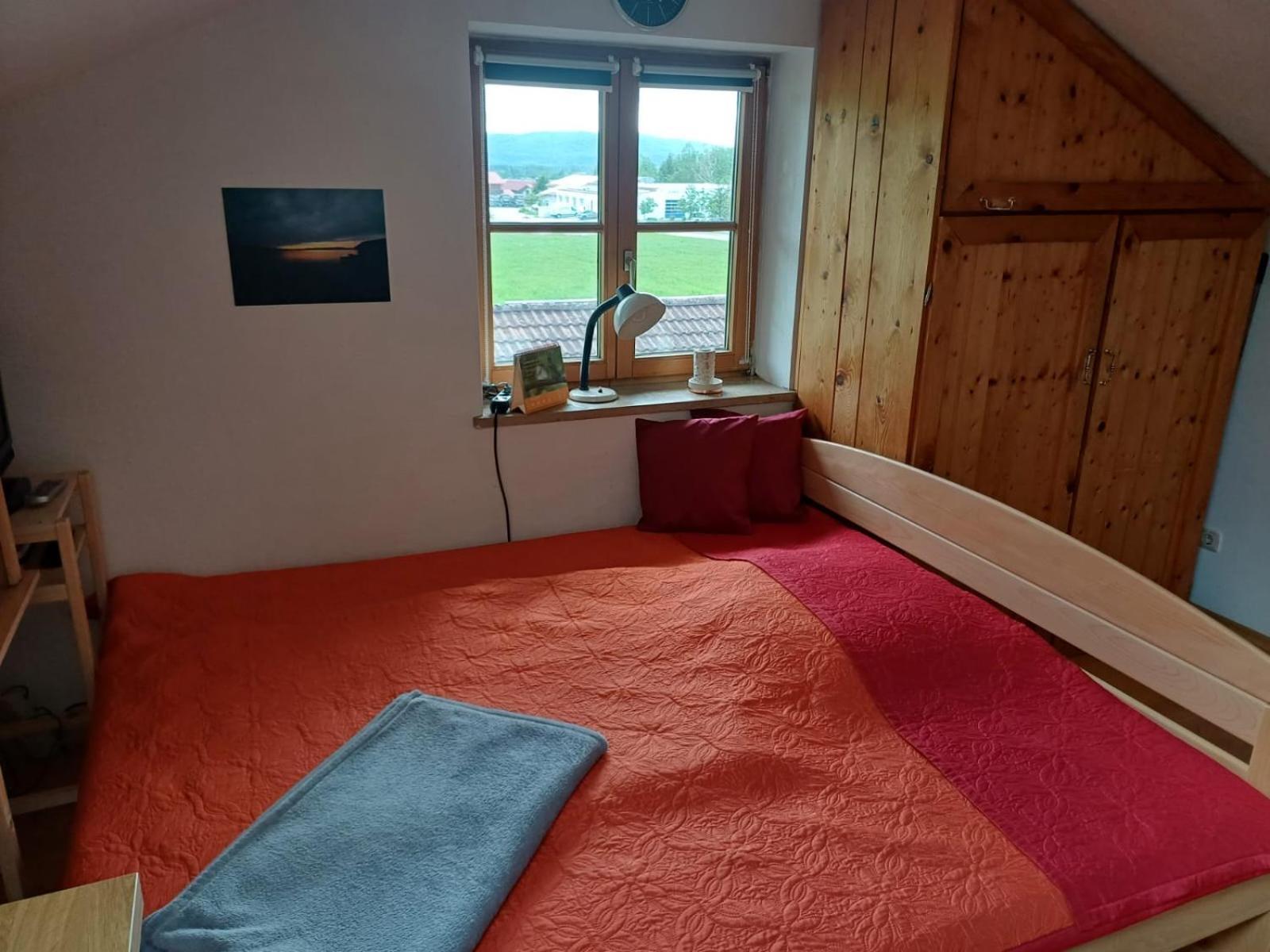 Apartment Moosblick Zwischen Bergen Und See Benediktbeuern Bagian luar foto